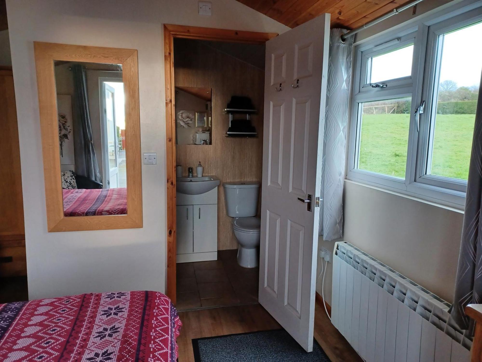 Dunroaming Cabin Pendine Luaran gambar