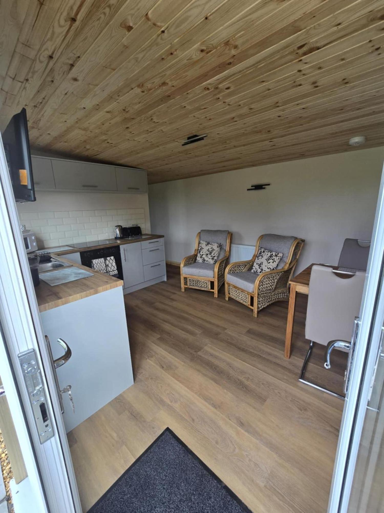 Dunroaming Cabin Pendine Luaran gambar
